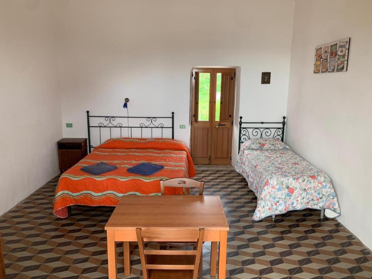 Case La Pergola Stromboli Bagian luar foto